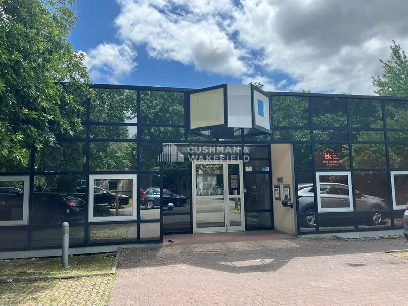 Bureau à louer - Pessac (33600) - 179 m² - 1 864 €/mois