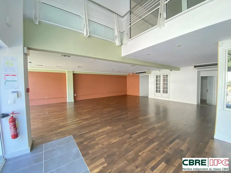 LOCATION - REF : 8381FD