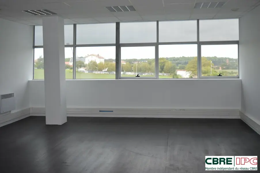 LOCATION - REF : 8385FD