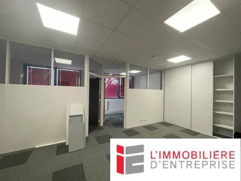 Bureau à louer - Vannes (56000) - 160 m² - 1 808 €/mois