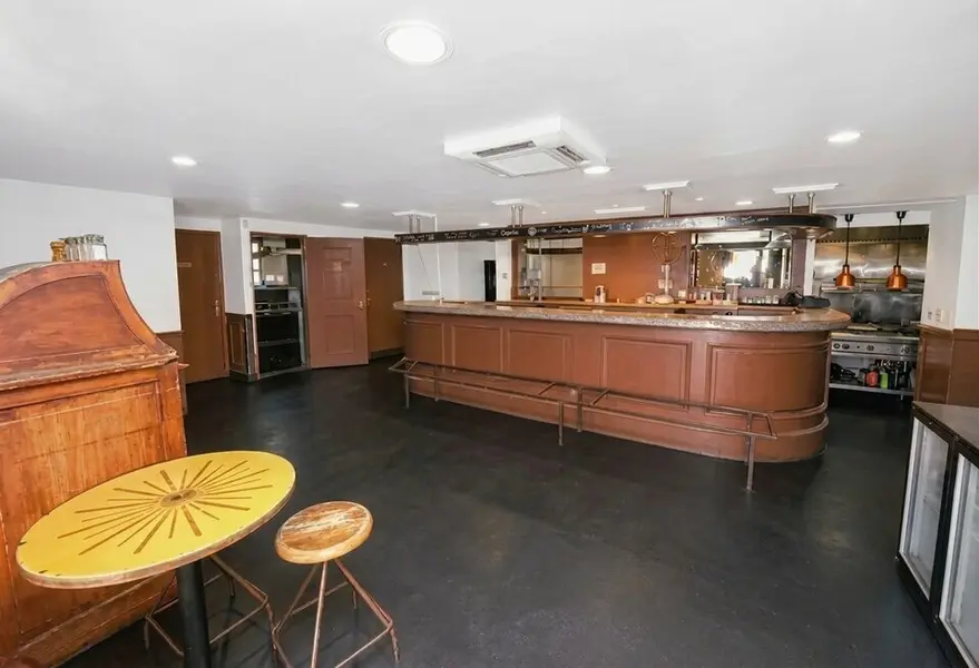 Local Commercial à louer - Nice (06300) - 265 m² - 10 800 €/mois