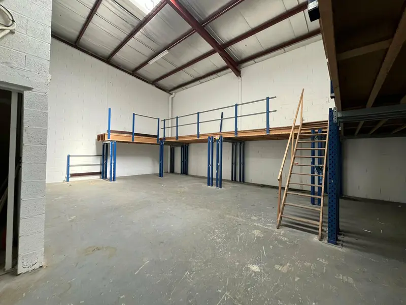 Entrepôt / Activité à louer - Quincy-Voisins (77860) - 294 m² - 2 205 €/mois