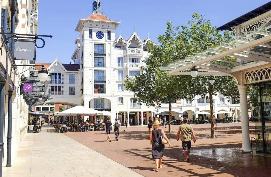 Local Commercial à louer - Arcachon (33120) - 130 m² - 3 800 €/mois