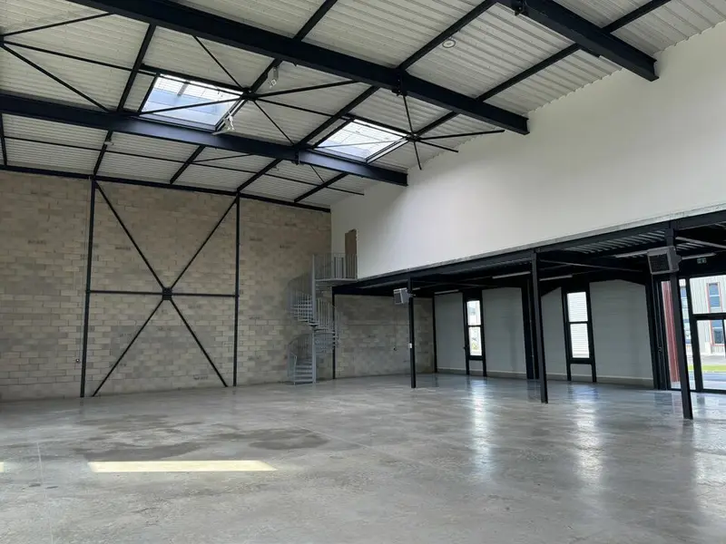 Entrepôt / Activité à vendre - Bailly-Romainvilliers (77700) - 841 m²