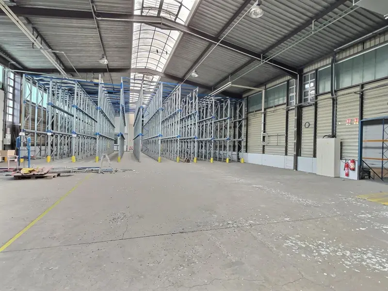 Entrepôt / Activité à louer - Saint-Avold (57500) - 1520 m² - 4 560 €/mois