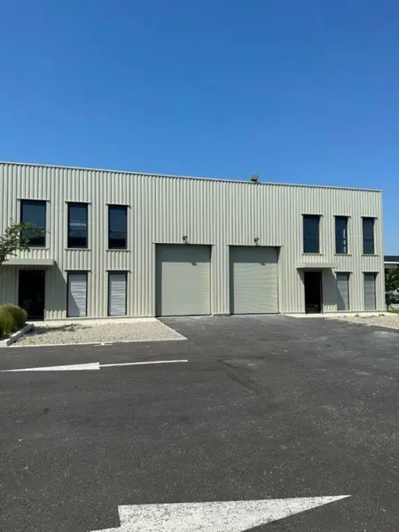 A louer Locaux d'activité 486m² Décines-Charpieu