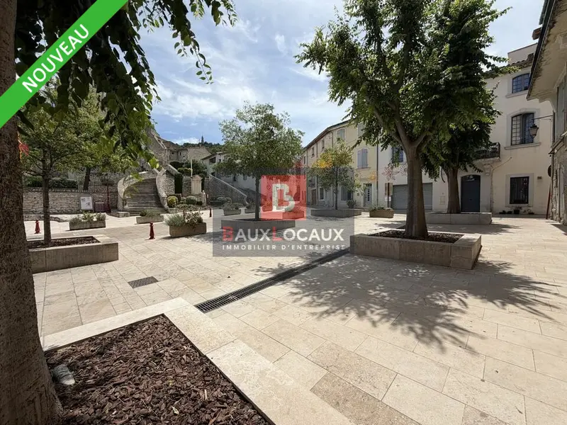 A LOUER ORGON  LOCAL COMMERCIAL 30 M²  CUR DE VILLAGE