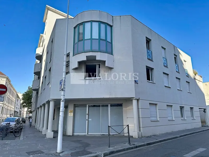 A vendre Local commercial  210m² Lyon 04