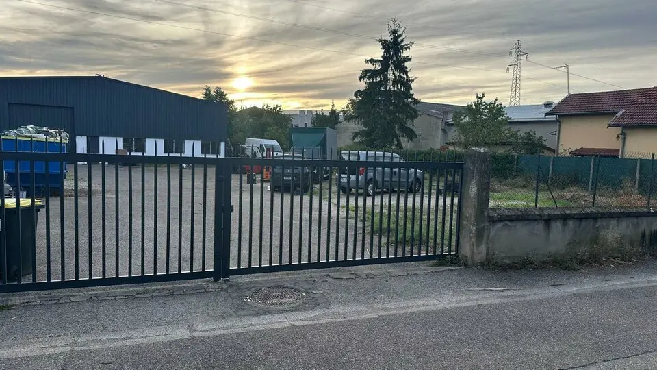 A louer Locaux d'activité 550m² Vaulx-en-Velin