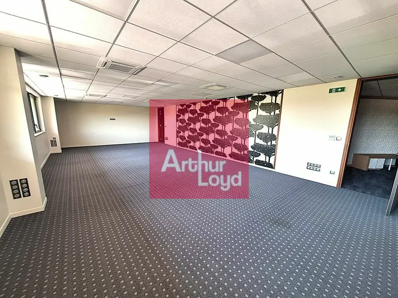 COURNON D'AUVERGNE - ZENITH - BUREAUX A LOUER 231m² 