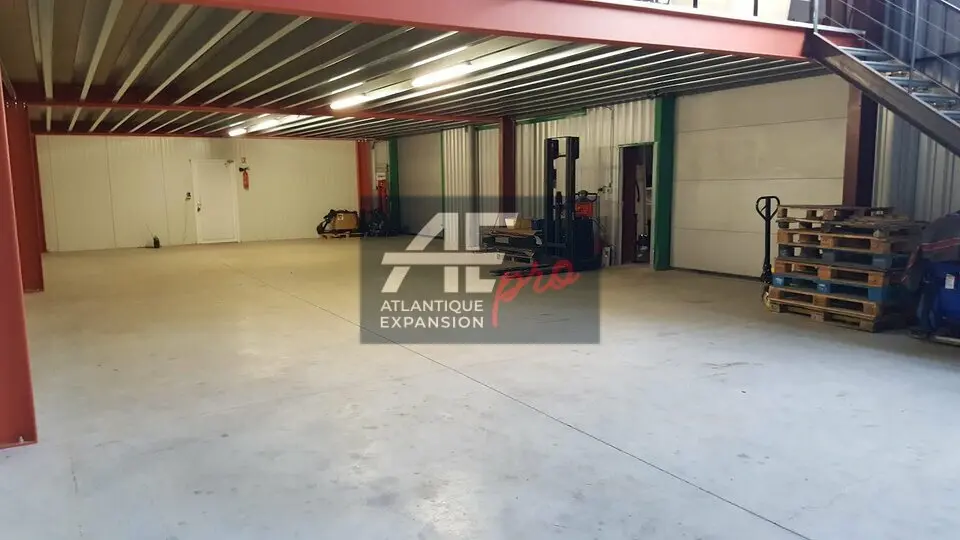 A louer Locaux d'activité 367m² Saint-André-des-Eaux