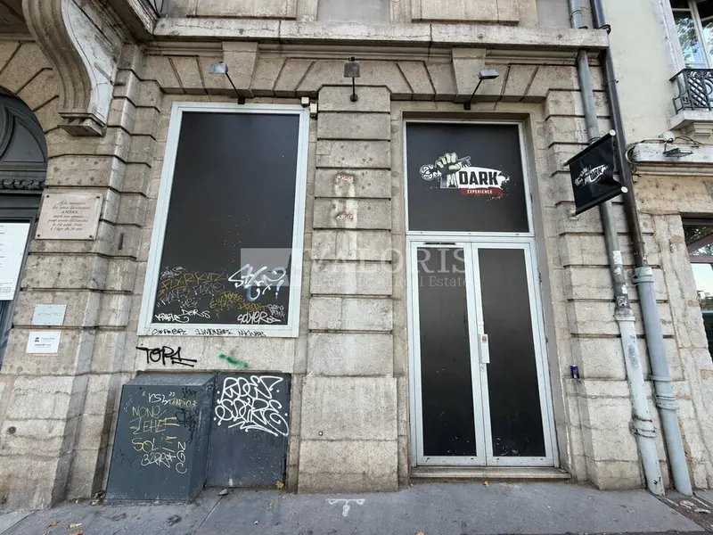 A louer Local commercial  240m² Lyon 01