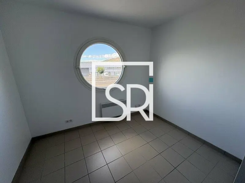 LOCATION BUREAU 15 M² - COURNON D'AUVERGNE 63800