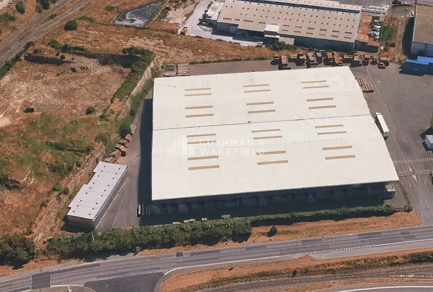 PORT DE LA ROCHELLE - ENTREPOT DE STOCKAGE A VENDRE