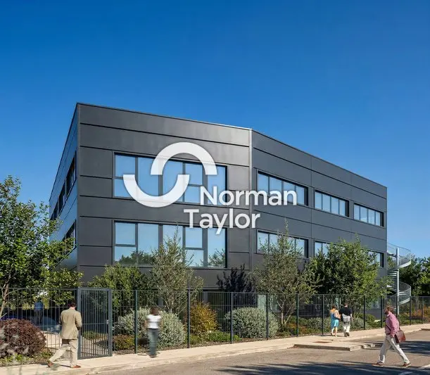 A vendre Bureaux 1303m² Bessan