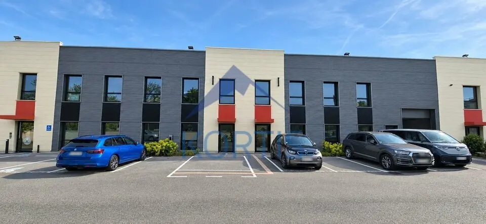 À LOUER  141 m² de bureaux  Saint-André-de-Corcy (01390)