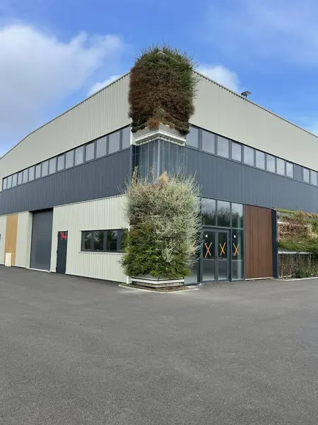 A VENDRE - LOCAUX D'ACTIVITÉS - SALLEBOEUF