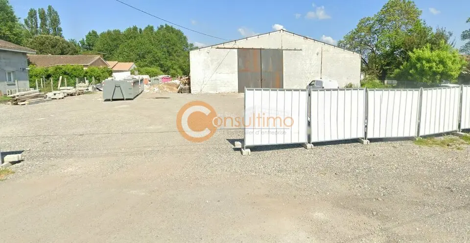 A vendre - Local d'activités et de bureaux - Ambares et Lagraves