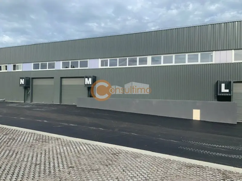 A louer - Local d'activités et de bureaux - Beychac et Caillau