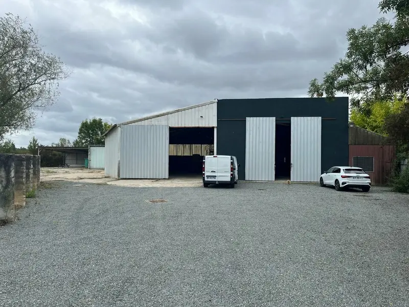 A vendre - Entrepôt et Bureaux - Sainte Eulalie