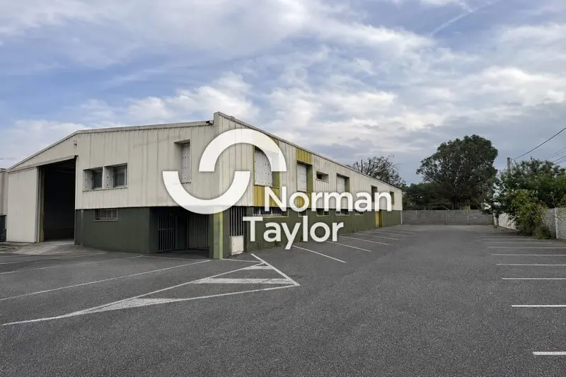 A vendre Locaux d'activité 900m² Perpignan