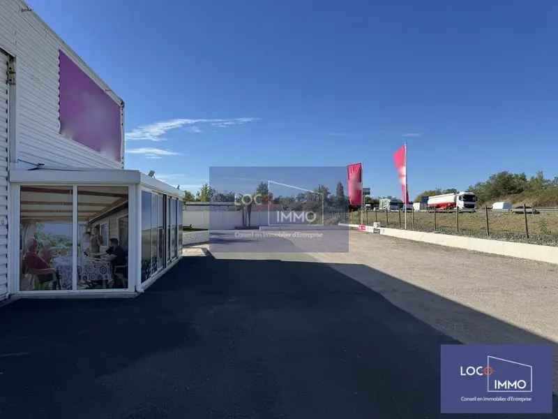 A louer Local commercial  184.7m² Villenave-d'Ornon